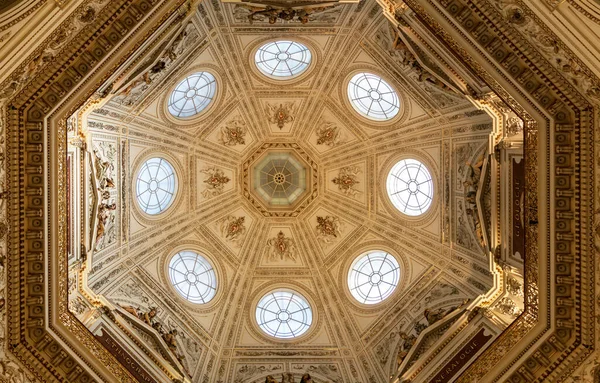 Vienne, AUTRICHE - 17 FÉVRIER 2015 - Plafond du Musée d'histoire naturelle de Vienne. — Photo