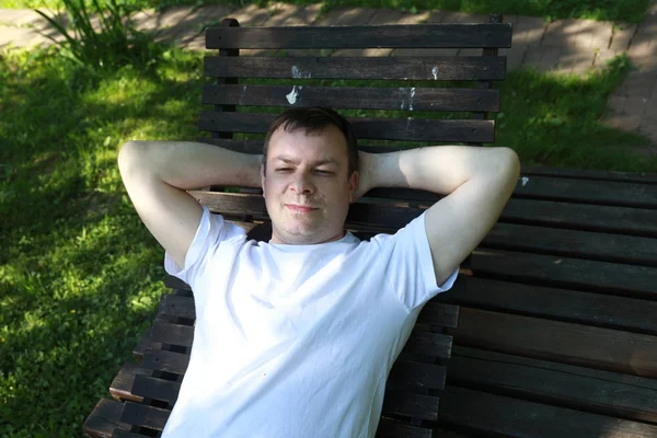 Man Resting Wooden Bench Backyard — Stock Photo, Image