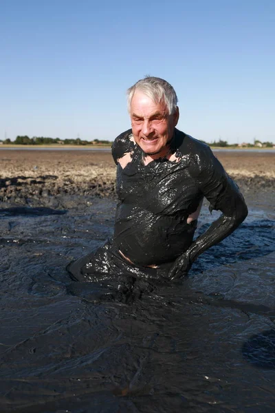 Homme Debout Dans Boue Guérison Primorsko Akhtarsk Russie — Photo