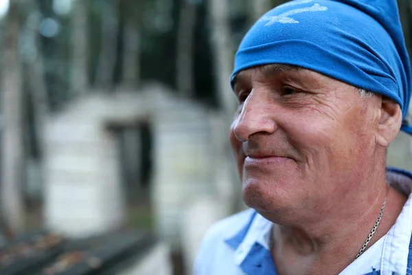 Porträt Eines Älteren Mannes Mit Kopftuch — Stockfoto