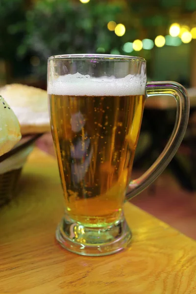 Vaso Cerveza Lager Sobre Mesa Madera — Foto de Stock