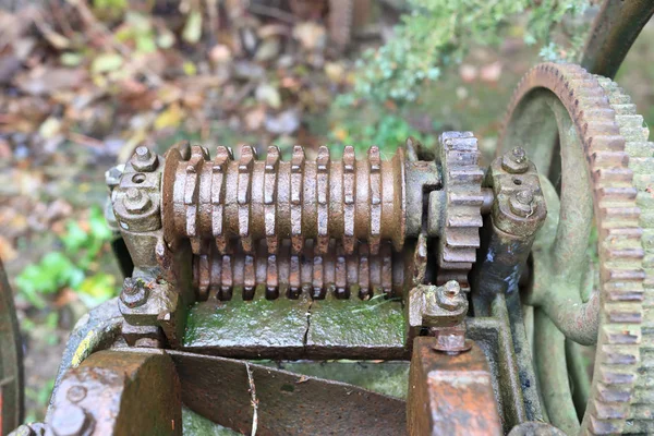 Oude Ijzeren Mechanisme Boerderij Herfst — Stockfoto