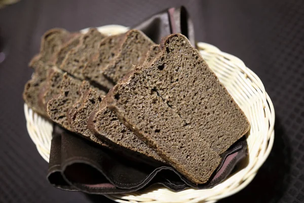 Basket Black Bread Slices Table — Stock Photo, Image