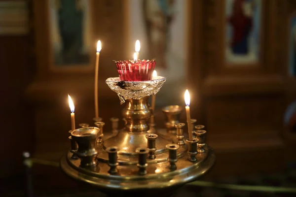 Kandelaar Met Brandende Kaarsen Orthodoxe Kerk — Stockfoto
