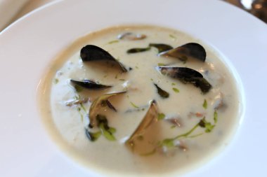 Plaka Creme dubarry restoranda midye