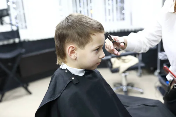 Barber Cutting Hair Kid Barbershop — Stock Photo, Image