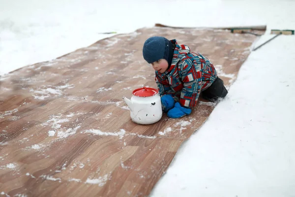 Boy Playing Curling Old Kettles Winter — Stock Photo, Image
