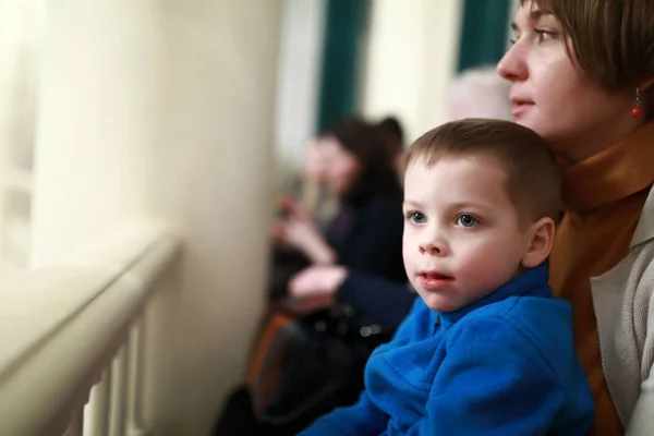 Mother Her Son Balcony Theater — Stock Photo, Image