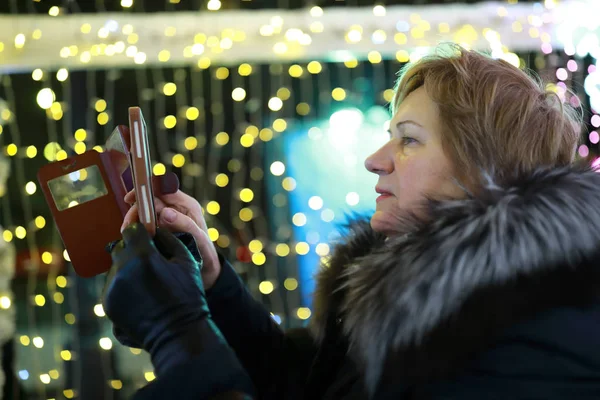Woman Taking Pictures Smartphone City Night — Stock Photo, Image