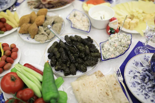 Vários Aperitivos Caseiros Uma Mesa Jantar — Fotografia de Stock