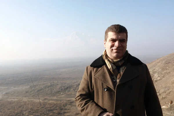 Homme Sur Fond Vallée Ararat Hiver Arménie — Photo