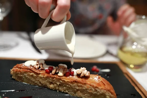 Woman Pours Sauce Baklava Restaurant — Stock Photo, Image