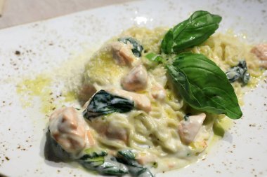 somon balığı spagetti