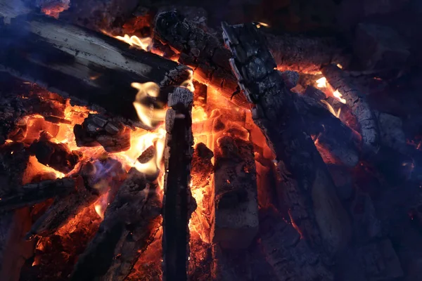 Спалювання дров у печі — стокове фото
