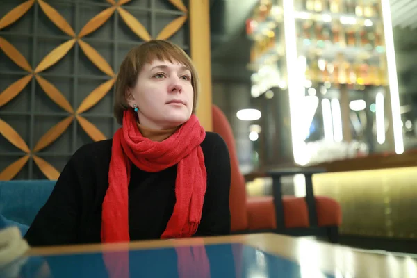 Waiting woman at table — Stock Photo, Image