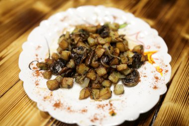 Mantarlı kızarmış patates.