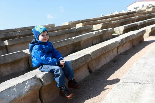 Kid in ancient theater In Chersonesos — Stock Photo, Image
