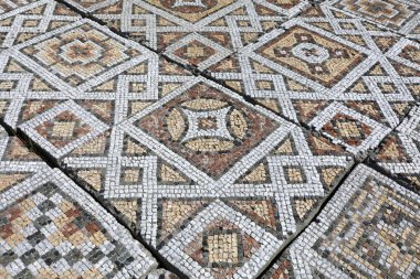 Çakıl taşlarından yapılmış zemin mozaiği