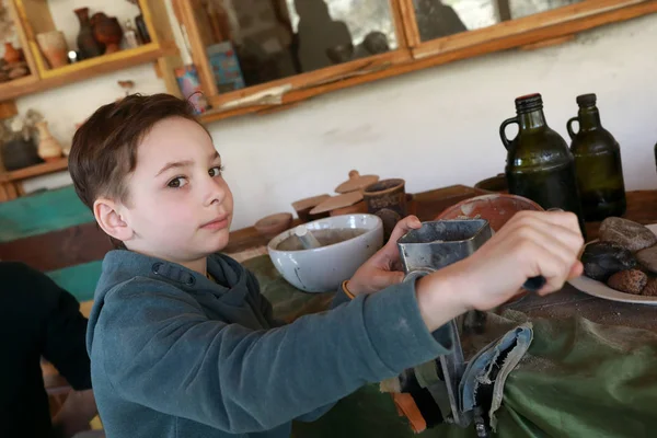 Child turns chopper handle — Stock Photo, Image