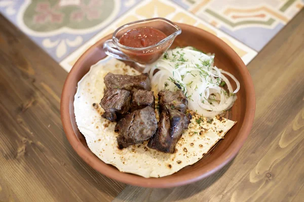 Sneetjes Kebab met uien — Stockfoto