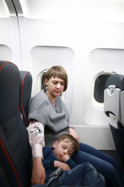 Child sleeping in mom lap — Stock Photo, Image
