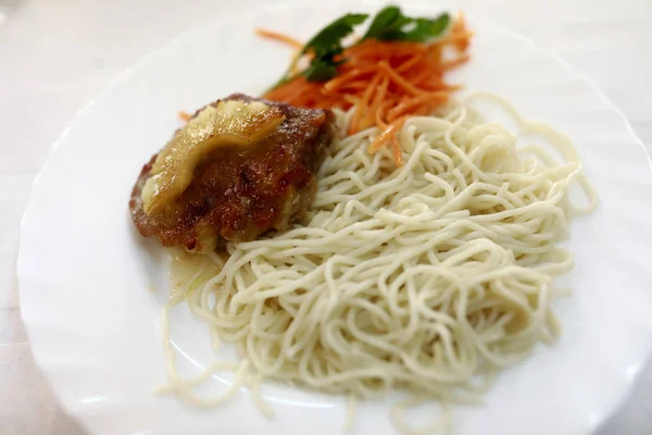 Baked meat with spaghetti — Stock Photo, Image