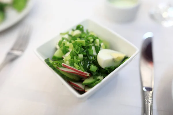 Ensalada con verduras y huevo —  Fotos de Stock