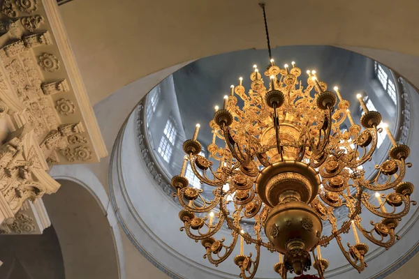Detaljer för ljuskrona i kyrkan — Stockfoto