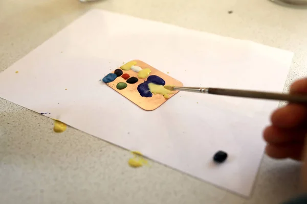 学生学习釉质艺术 — 图库照片