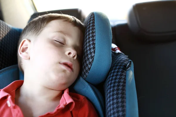 Child sleeping in car seat — Stock Photo, Image