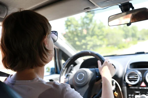 Woman driving car — Stock Photo, Image