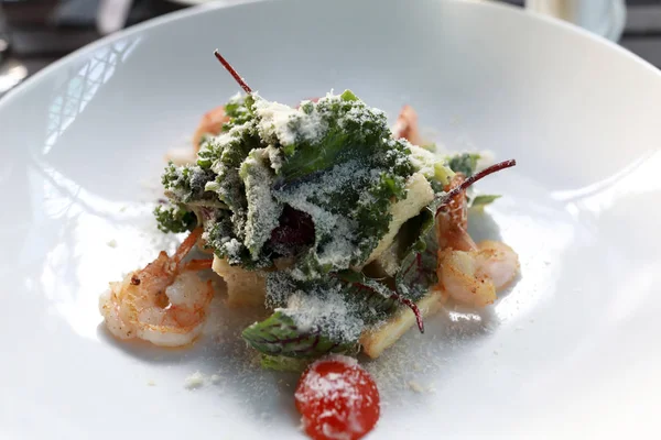 karides Sezar salatası