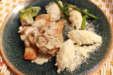 Pirinç ile Pişmiş Pikeperch