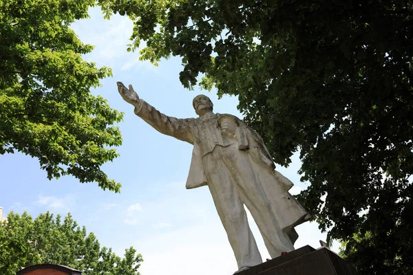 Statue blanche de Vladimir Lénine — Photo