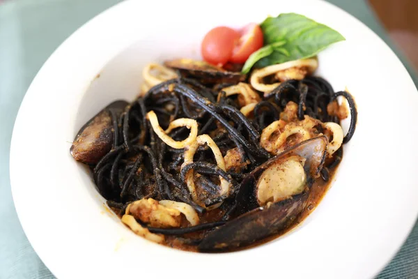 Pasta with mussels — Stock Photo, Image