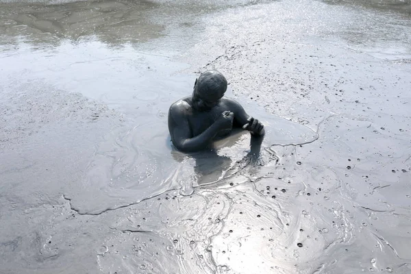 Person in medicinal mud pond — Stock Photo, Image