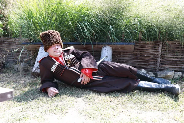 Man in traditional Cossack clothes — Stock Photo, Image