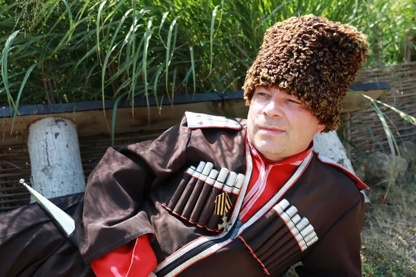 Pessoa em roupas cossacos — Fotografia de Stock