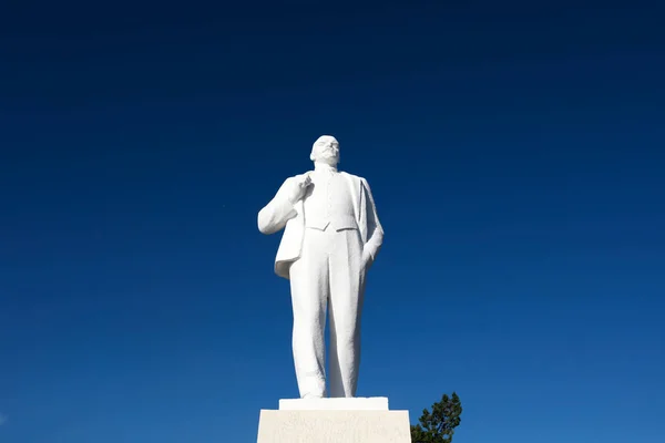 Biały pomnik Władimir Lenin — Zdjęcie stockowe
