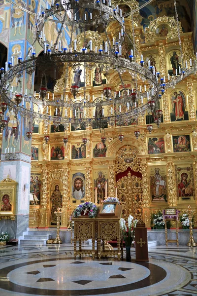 Иконостас в православной церкви — стоковое фото