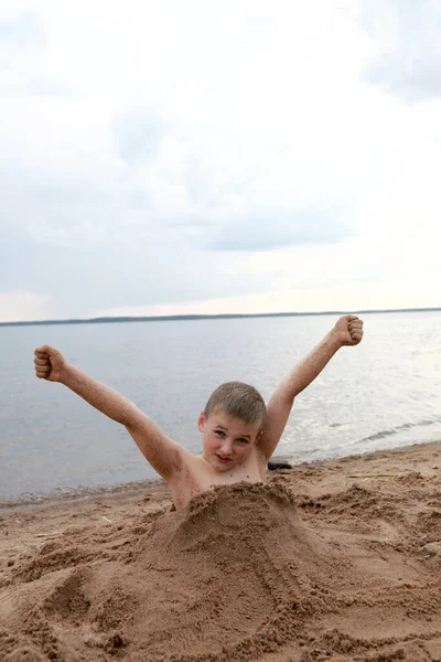 Retrato Niño Playa Del Lago Seliger Ostashkov Rusia —  Fotos de Stock