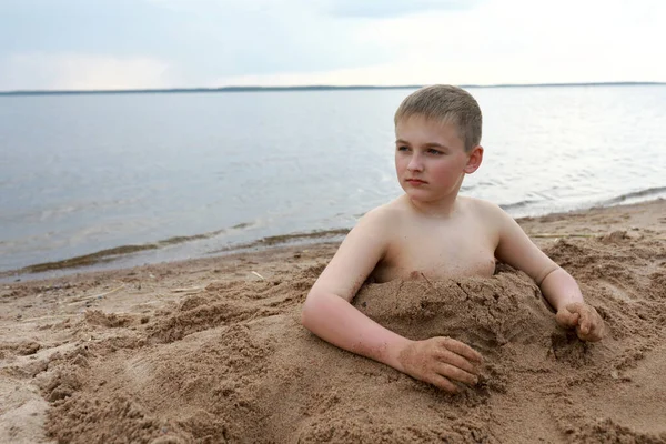 Chłopiec Plaży Jeziora Seliger Ostaszkow Rosja — Zdjęcie stockowe