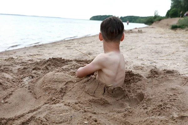 Criança Praia Lago Seliger Ostashkov Rússia — Fotografia de Stock