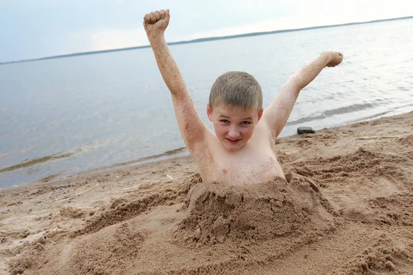 Retrato Niño Playa Arena Del Lago Seliger Ostashkov Rusia —  Fotos de Stock