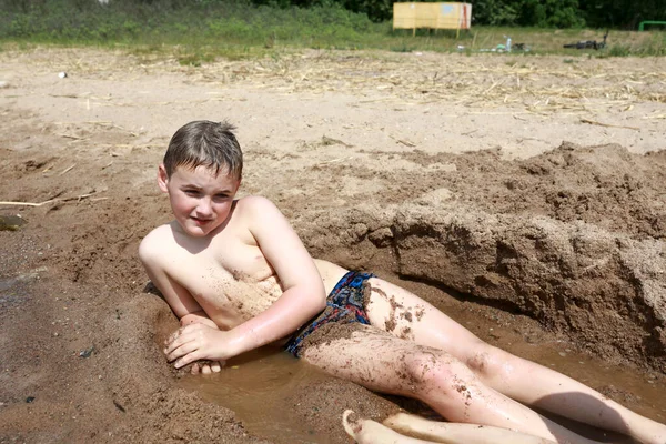 Child Lying Sandy Beach Lake Seliger — Stock Photo, Image
