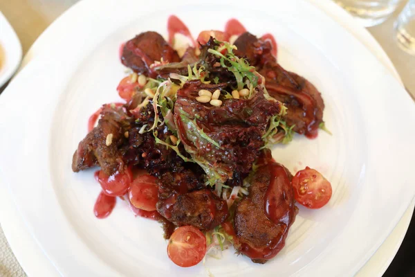 Warm Salad Chicken Liver White Plate Restaurant — Stock Photo, Image