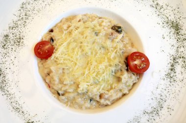 Restoranda porcini mantarlı risotto.