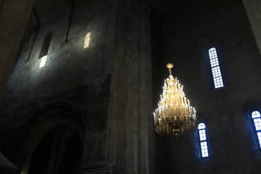 Gürcistan Ortodoks Kilisesi 'ndeki eski avize manzarası