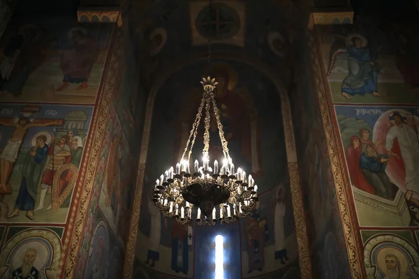 ジョージア正教会の鉄のシャンデリア — ストック写真