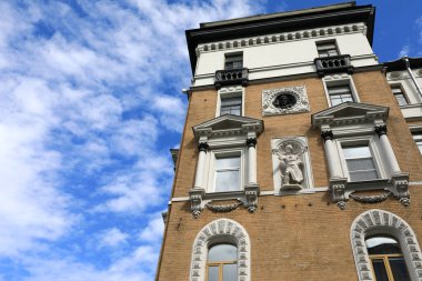 Moskova 'daki eski apartmanın tuğla duvarı